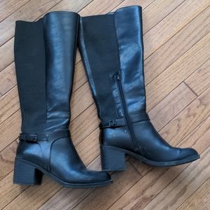 Heeled tall boots